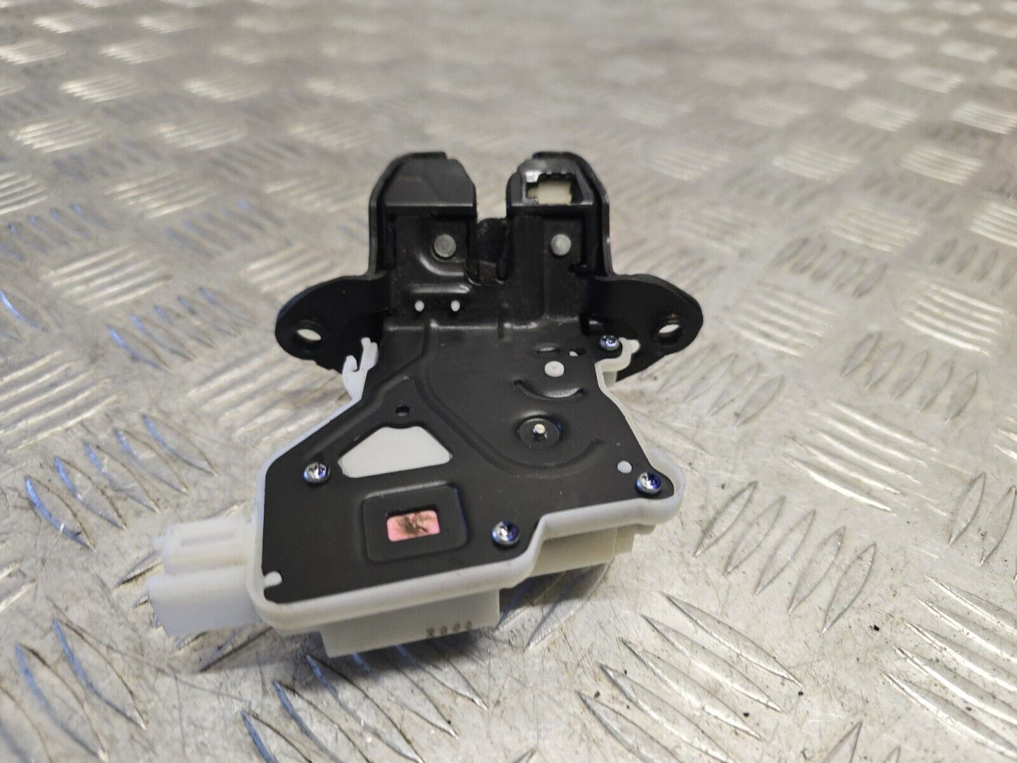 NISSAN QASHQAI J11 MK2 2014-2021 GENUINE REAR BOOT LOCK LATCH CATCH MECHANISM 2