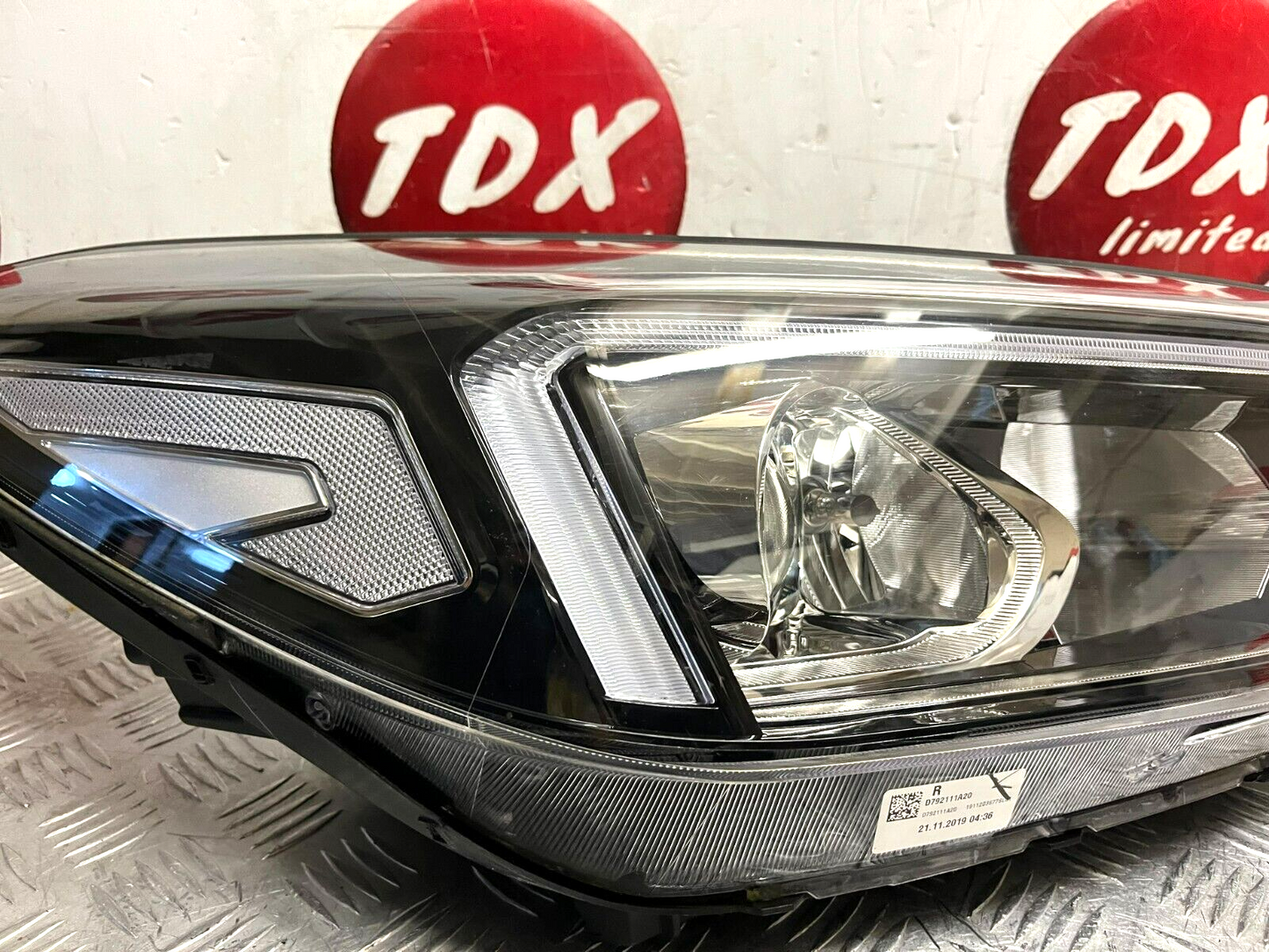 HYUNDAI TUCSON (TL/TLE) MK2 2018-2021 GENUINE DRIVER SIDE HEADLIGHT D7921-21A40