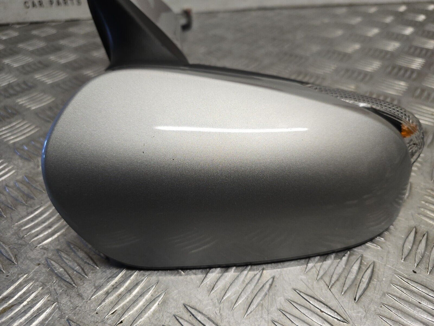 TOYOTA VERSO MK2 2012-2018 GENUINE PASSENGERS SIDE POWER FOLD MIRROR 1F7 SILVER