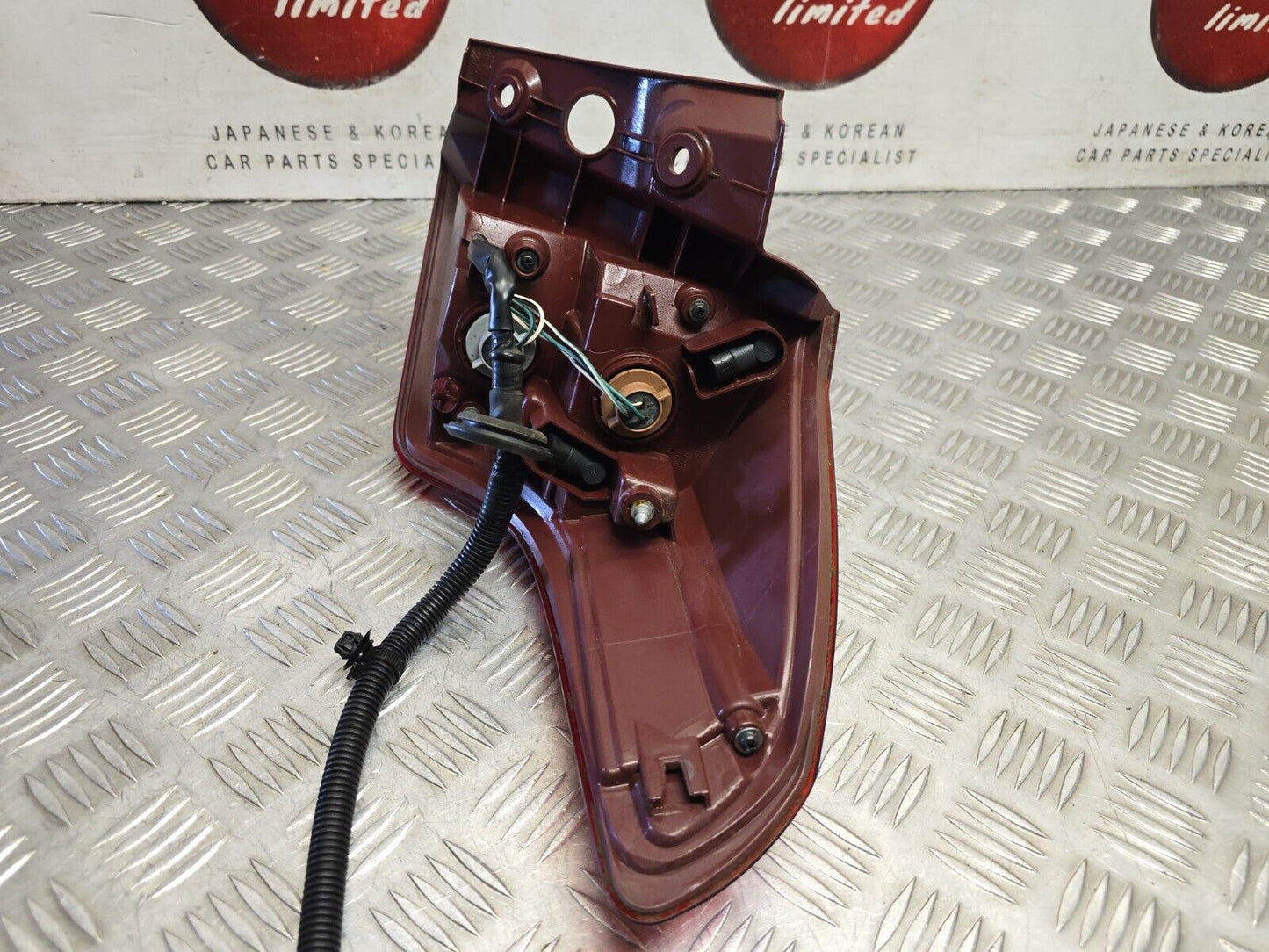 TOYOTA RAV4 (XA40) MK4 2012-2015 GENUINE PASSENGERS SIDE REAR BODY BRAKE LIGHT