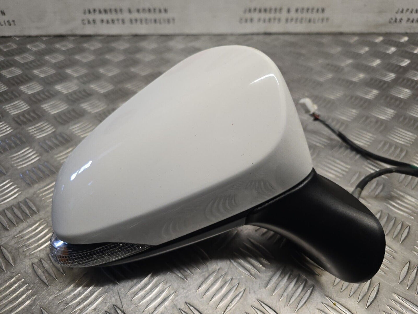 TOYOTA AVENSIS T27 MK3 2015-2018 DRIVERS SIDE POWER FOLD WING MIRROR 040 WHITE