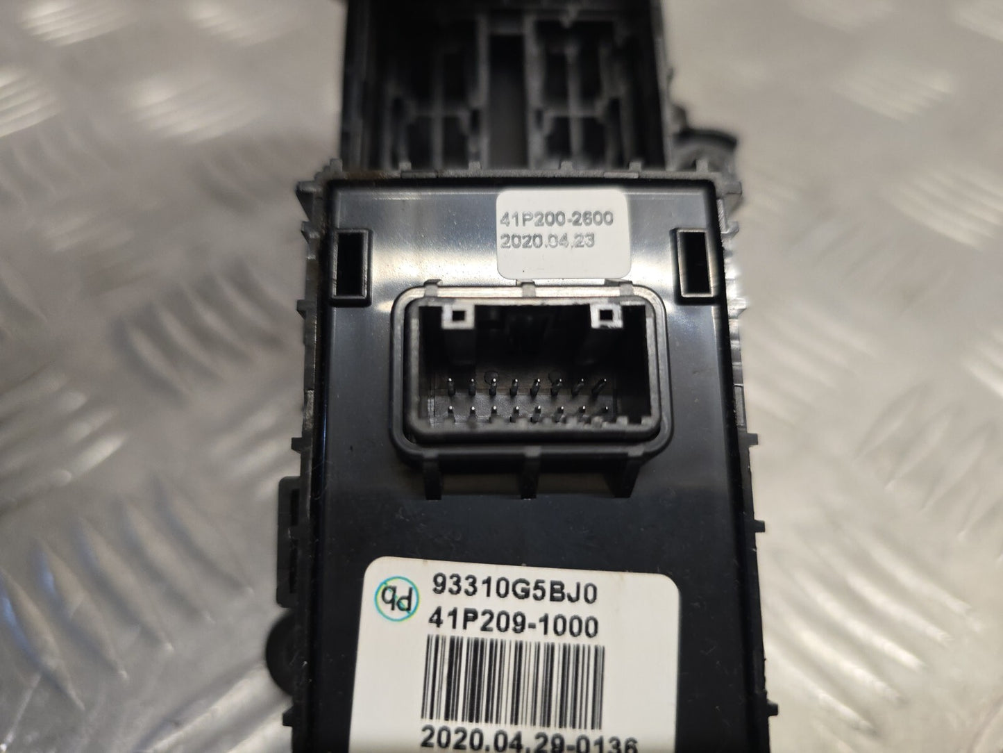 Kia Niro (De) 1.6 Hybrid 2016-2022 Genuine Parking Handbrake Switch 93310-G5Bj0 10