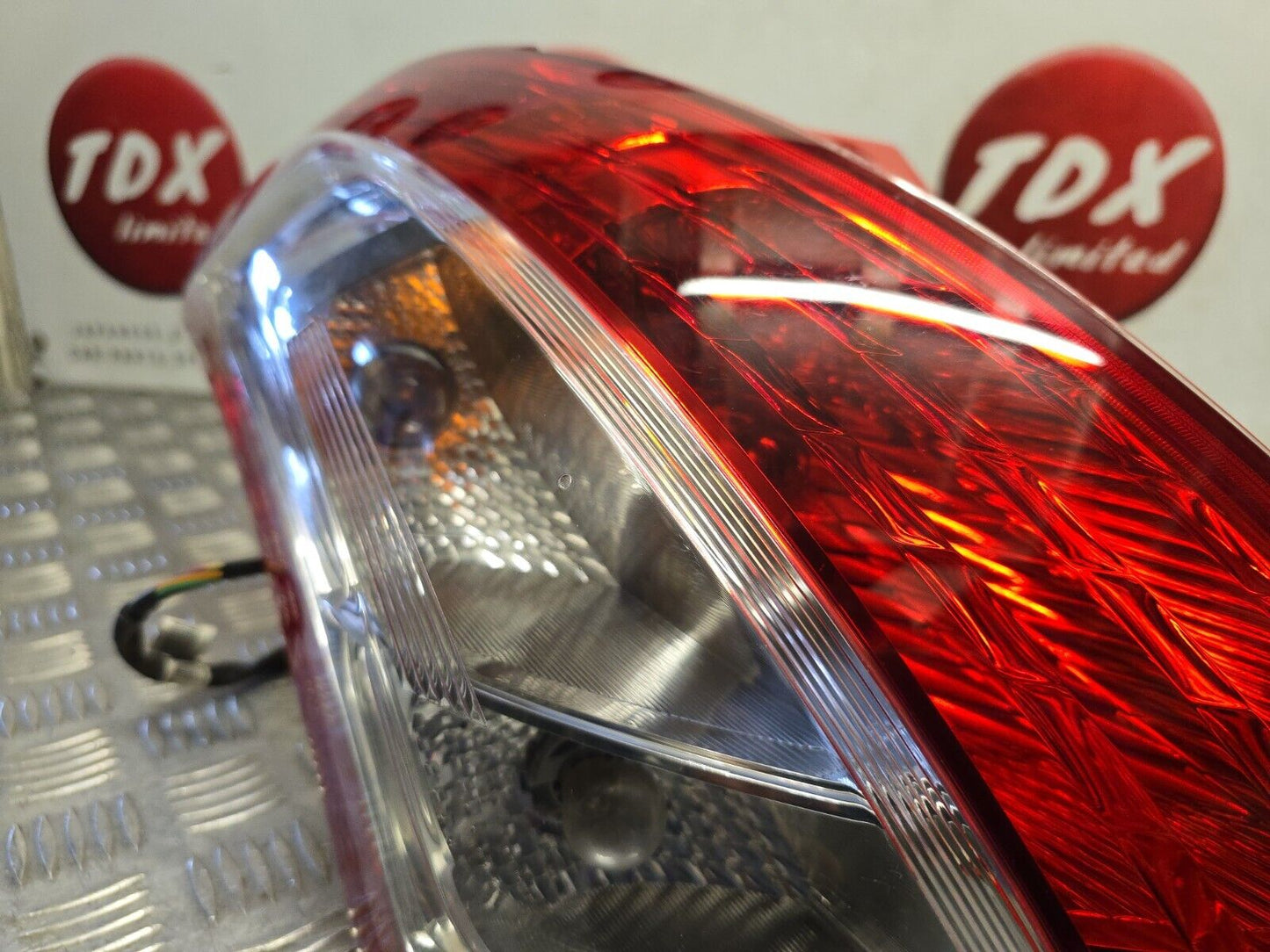 SUZUKI SWIFT 2010-2016 GENUINE PASSENGERS SIDE REAR OUTER BODY BRAKE LIGHT LAMP