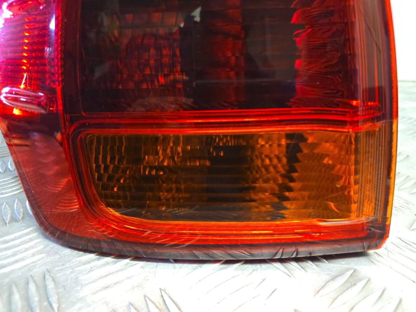 TOYOTA RAV4 (XA40) MK4 2012-2015 GENUINE PASSENGERS SIDE REAR BODY BRAKE LIGHT