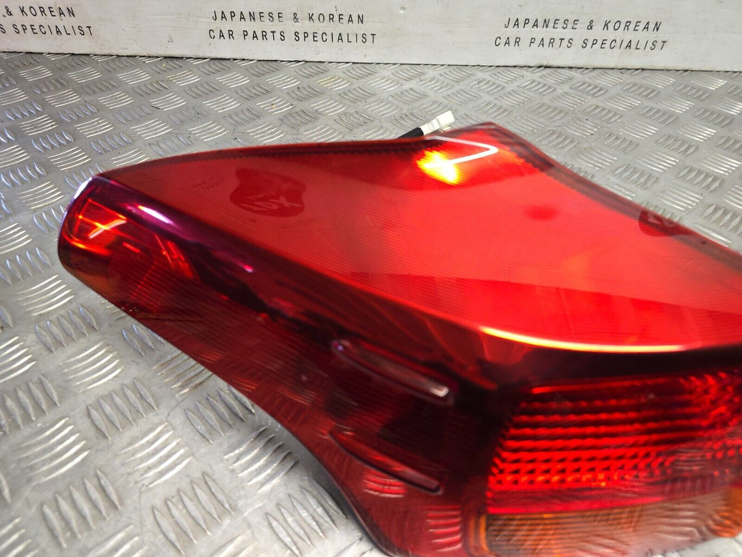 TOYOTA RAV4 (XA40) MK4 2012-2015 GENUINE PASSENGERS SIDE REAR BODY BRAKE LIGHT