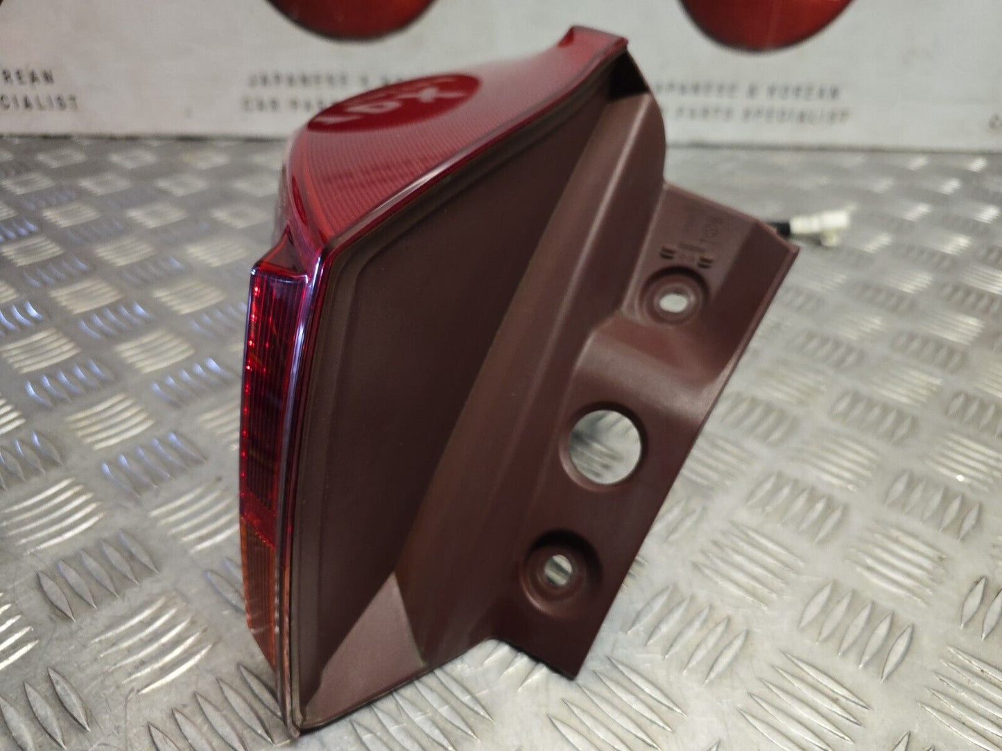 TOYOTA RAV4 (XA40) MK4 2012-2015 GENUINE PASSENGERS SIDE REAR BODY BRAKE LIGHT