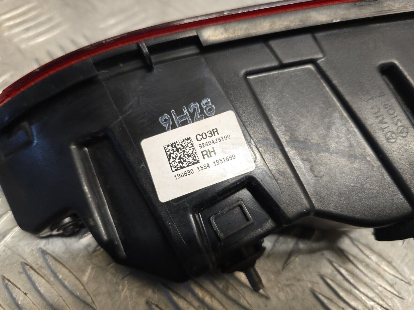 HYUNDAI KONA 2017-2020 DRIVERS SIDE REAR INNER TAILGATE LED LIGHT 92404J9100