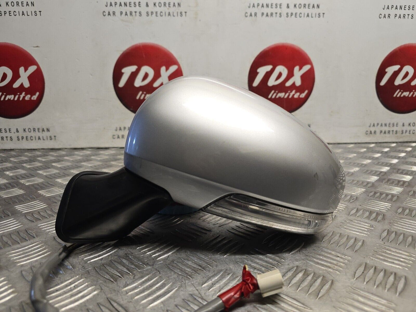 TOYOTA PRIUS MK3 2009-2015 GENUINE PASSENGERS SIDE POWER FOLD MIRROR 1F7 SILVER