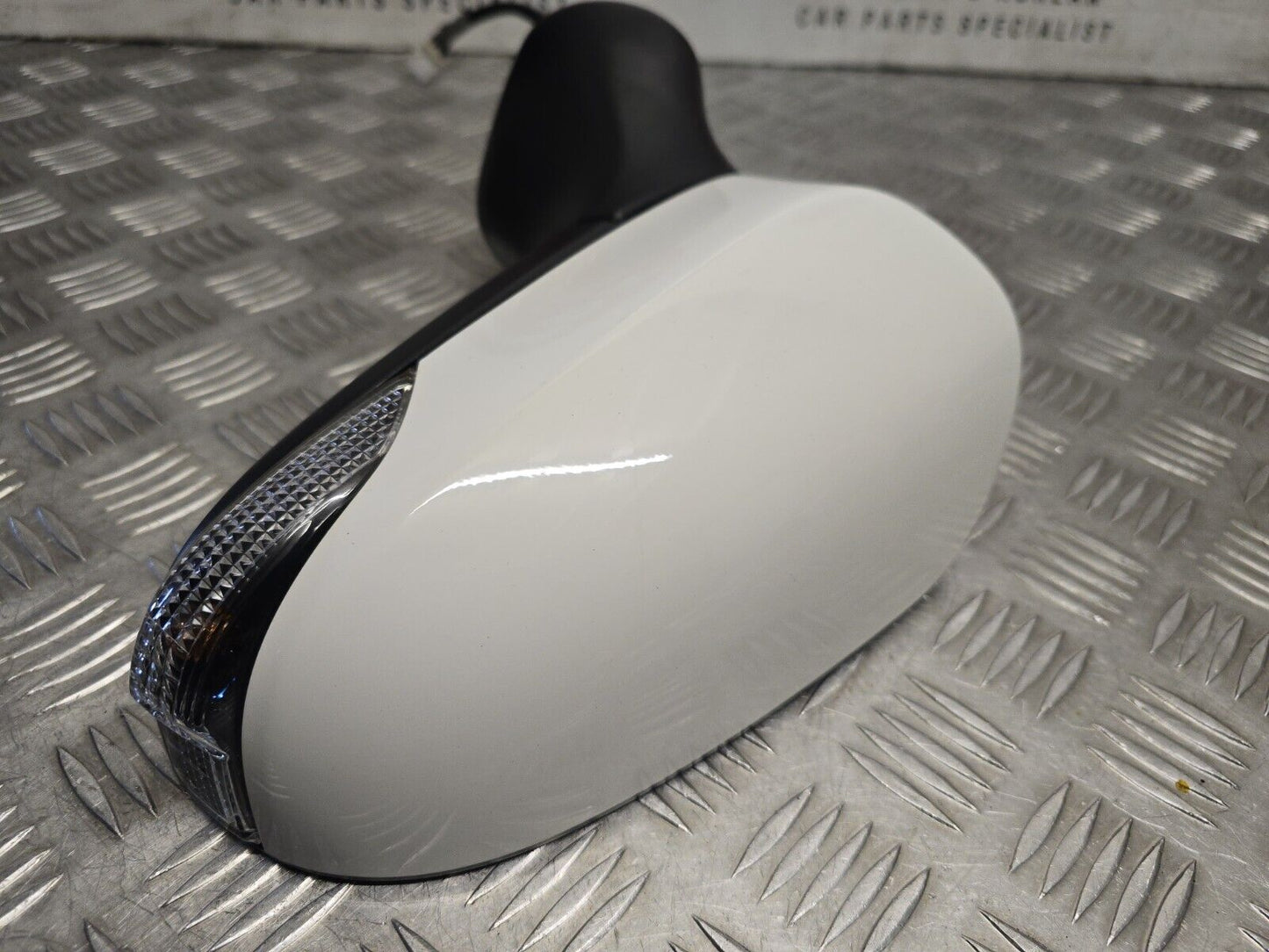 TOYOTA AVENSIS T27 MK3 2015-2018 PASSENGER SIDE POWER FOLD WING MIRROR 040 WHITE