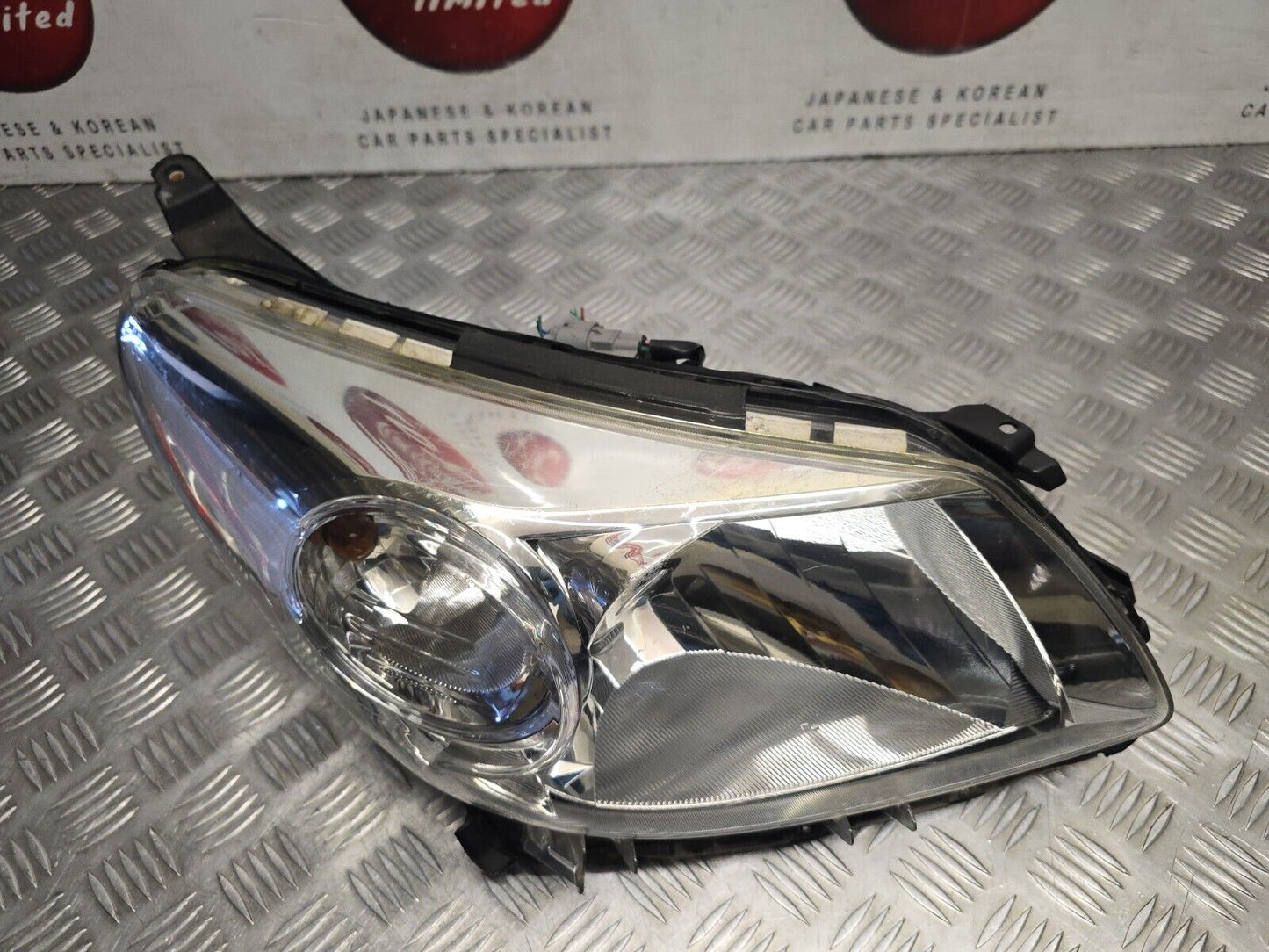 TOYOTA IQ 2009-2013 GENUINE DRIVERS SIDE FRONT HALOGEN HEADLIGHT LAMP