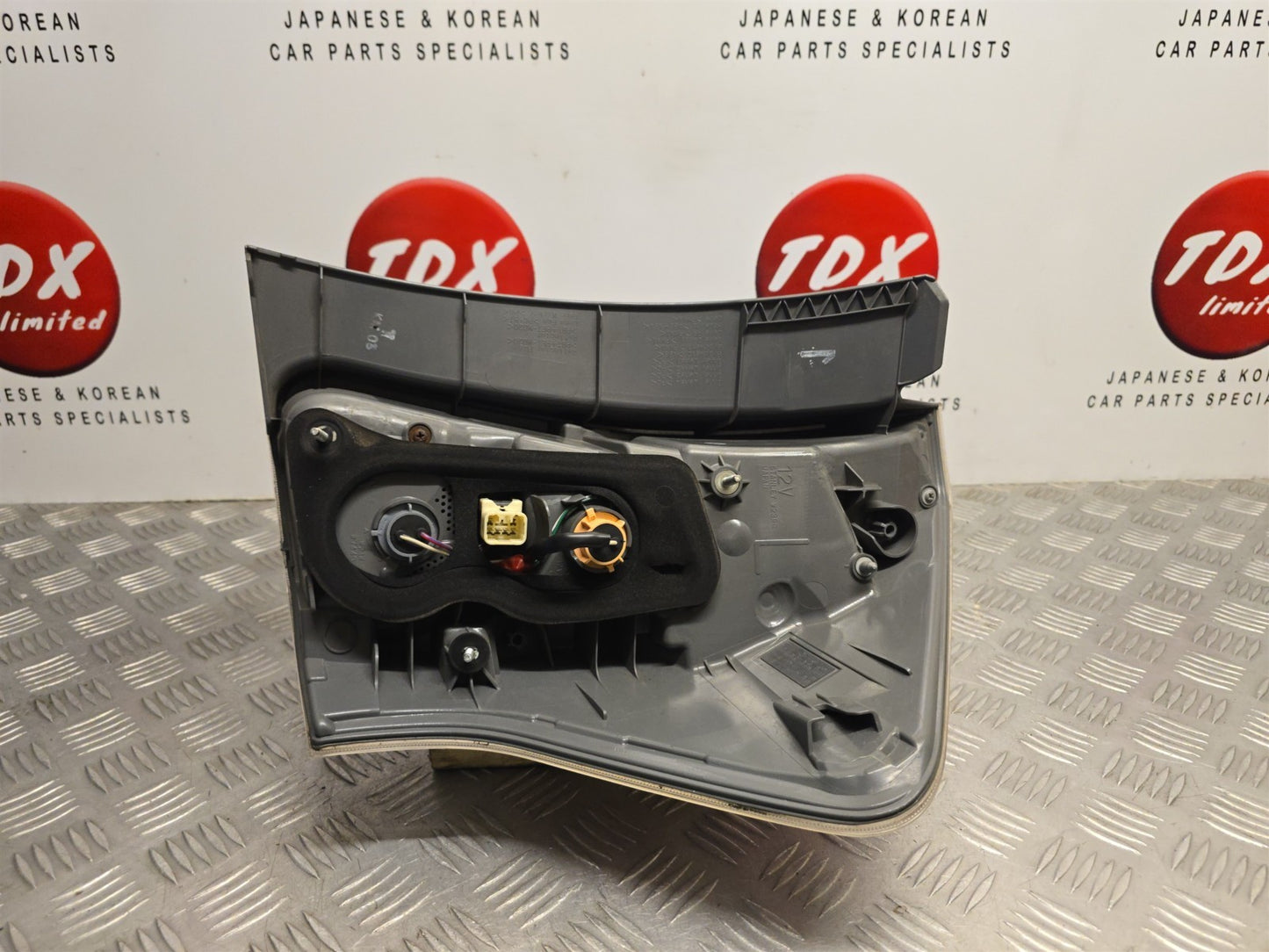 Toyota Prius Plus MK1 FL 2015-2020 Passengers Rear Outer Brake Light 81561-47252 - photo 9 of 9