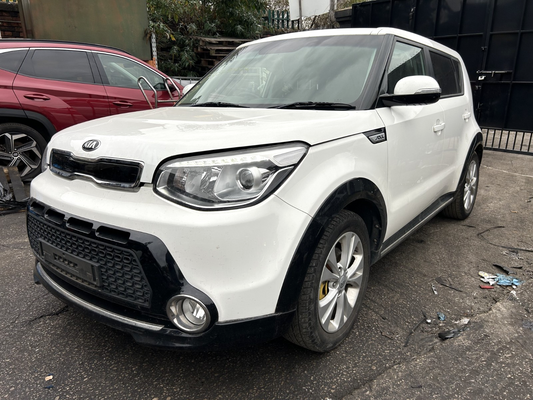 2017 Kia Soul Urban 1.6 Diesel 6Speed Manual White Vehicle For Breaking And Parts 2