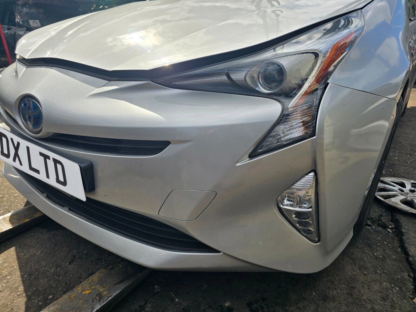 TOYOTA PRIUS MK4 2016-2018 1.8 HYBRID CVT AUTO COMPLETE FRONT END FOG LIGHT TYPE