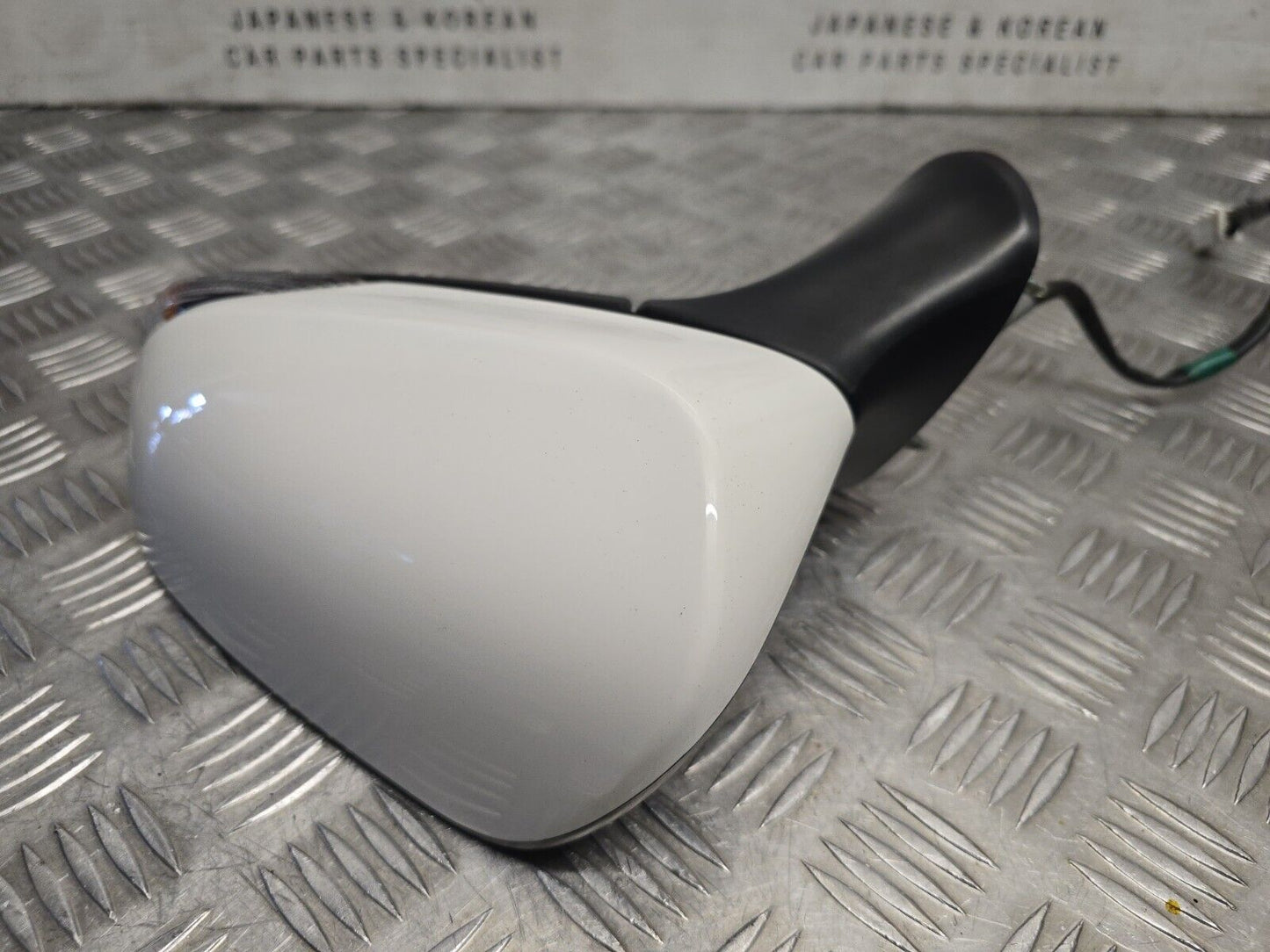 TOYOTA AVENSIS T27 MK3 2015-2018 PASSENGER SIDE POWER FOLD WING MIRROR 040 WHITE