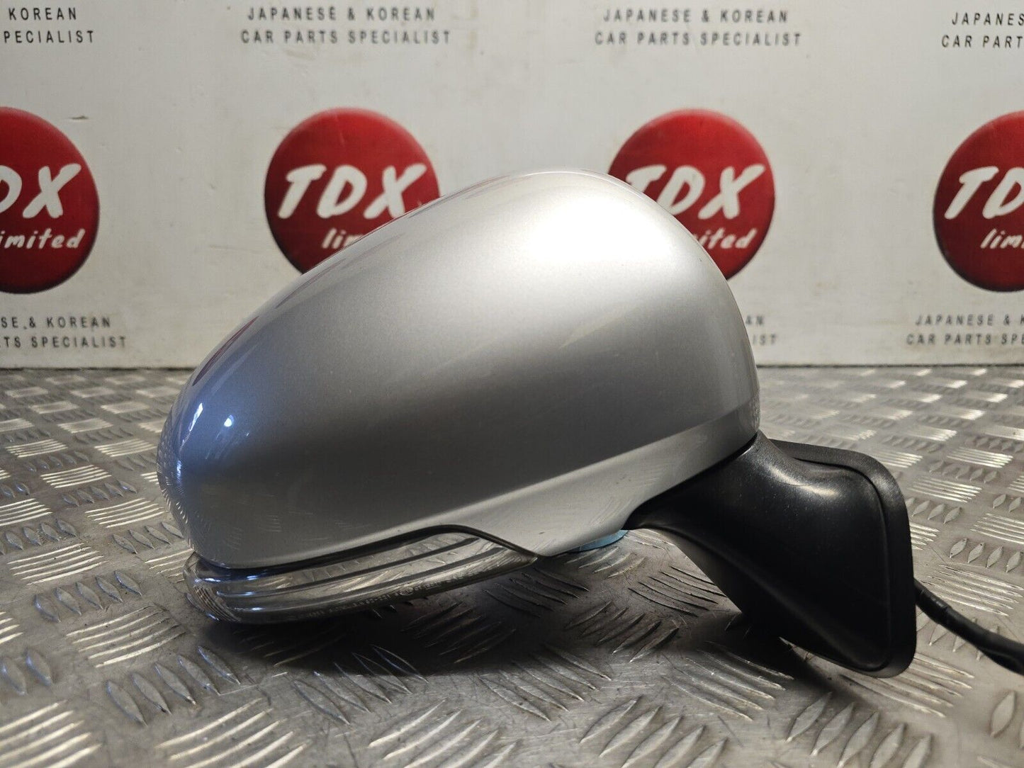 TOYOTA PRIUS MK3 2009-2015 GENUINE DRIVERS SIDE POWER FOLD MIRROR 1F7 SILVER