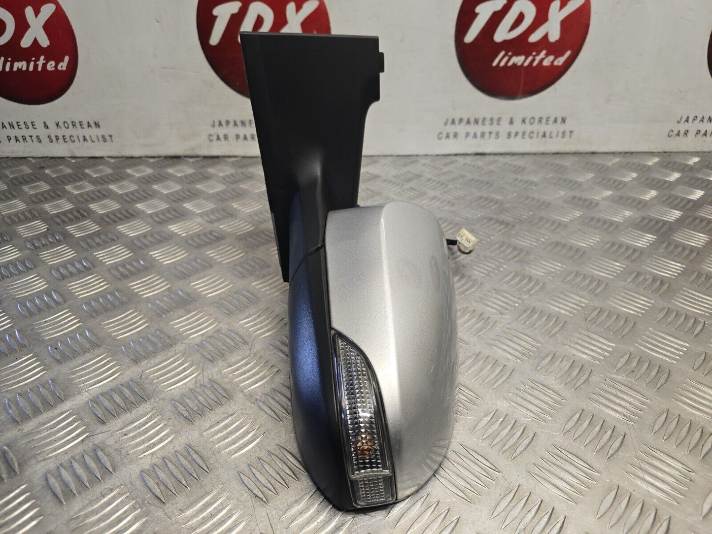 TOYOTA YARIS MK3 2012-2017 GENUINE PASSENGERS SIDE MANUAL FOLD WING MIRROR 1F7