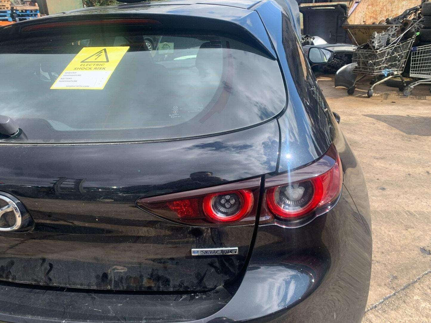 MAZDA 3 E-SKYACTIVE-G 2019-2023 GENUINE MAZDA 3 COMPLETE TAILGATE JET BLACK 41A