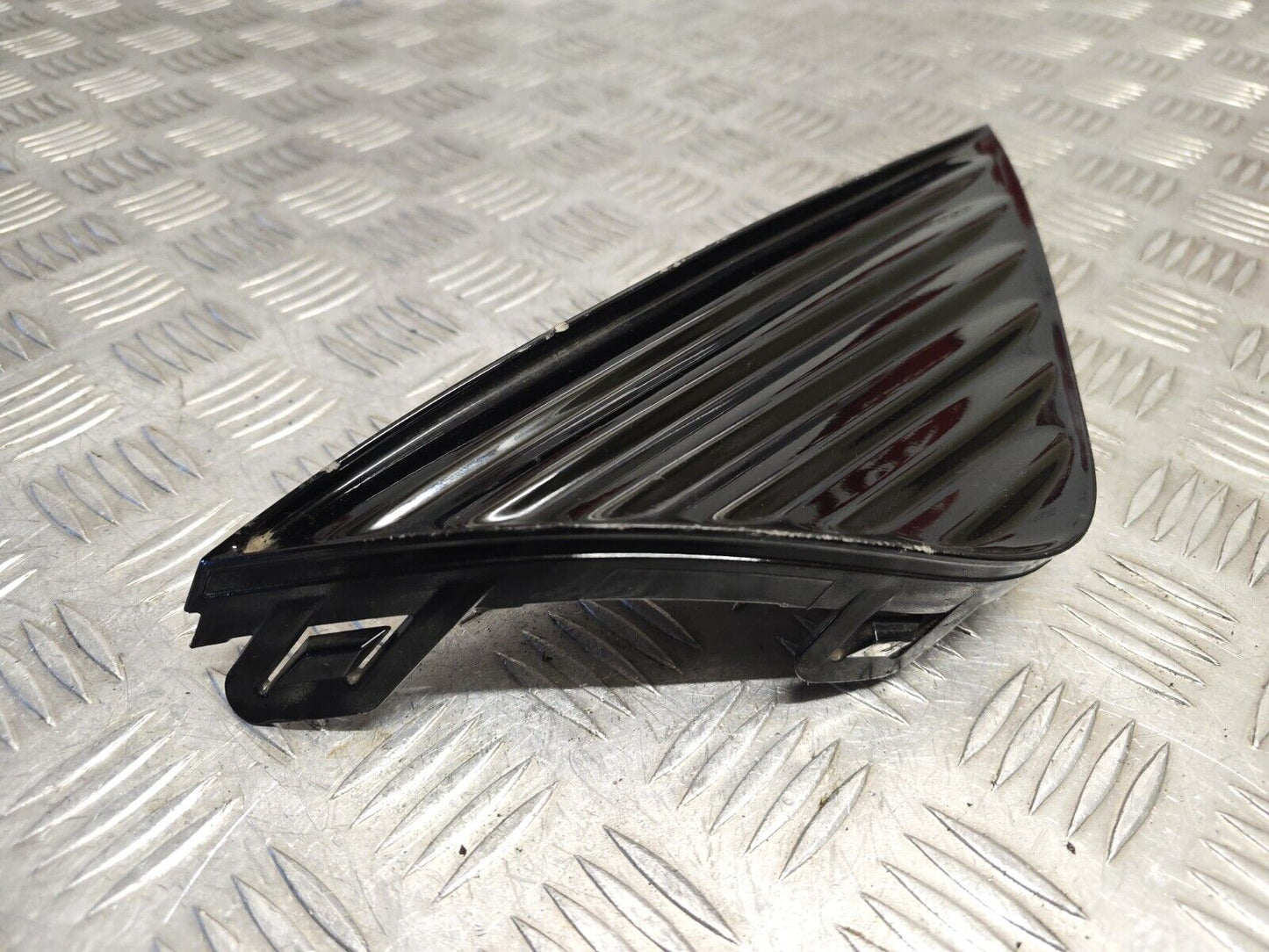 TOYOTA AYGO MK2 2018-2022 GENUINE DRIVERS SIDE FRONT LOWER HEADLIGHT GRILLE TRIM