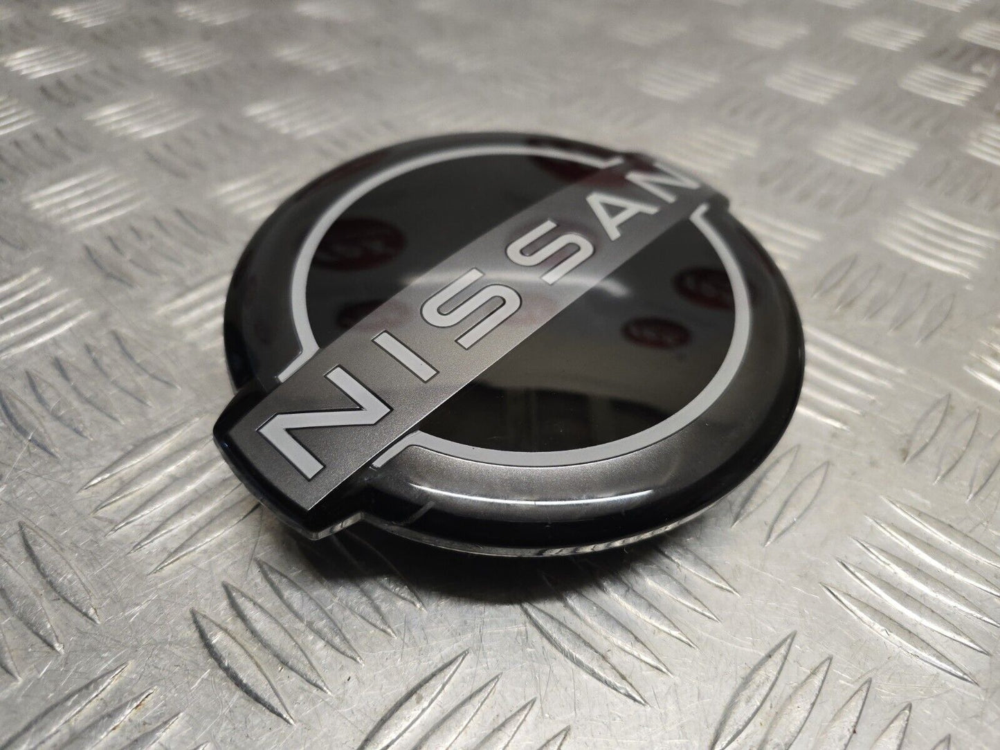 NISSAN QASHQAI J12 MK3 2021-2024 GENUINE FRONT GRILLE BADGE EMBLEM 628906US0A