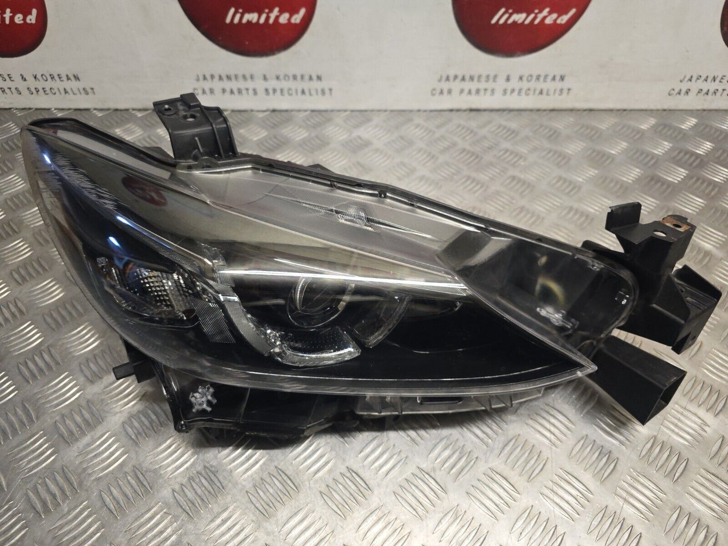 MAZDA 6 (GJ) MK3 2013-2016 GENUINE DRIVERS SIDE HALOGEN HEADLIGHT SCRATCHED