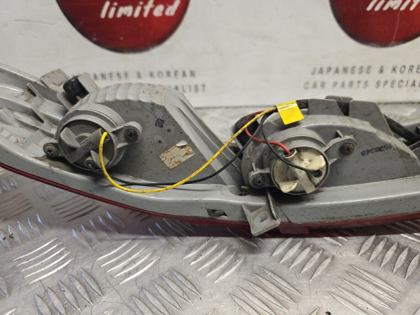 KIA SPORTAGE (SL) MK3 2010-2015 DRIVERS SIDE REAR BUMPER FOG LIGHT 92405-3U3