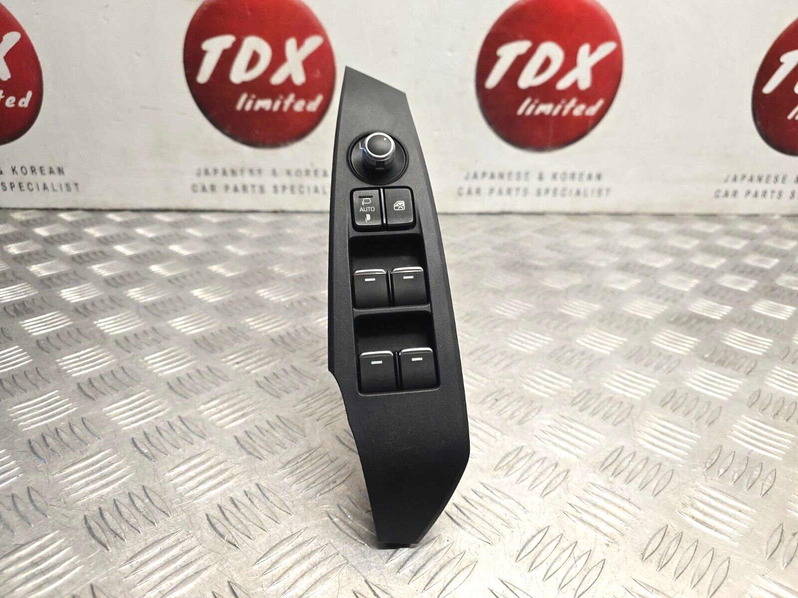 マツダ(MAZDA)WINDOW SWITCHGARNISH/マツダ純正オプション/OEMスズキ車/Z0B1V1194(Z0B1-V1-194) マツダ(MAZDA)WINDOW SWITCHGARNISH/マツダ純正オプション/OEMスズキ車/Z0B1V1194(Z0B1-V1-194)