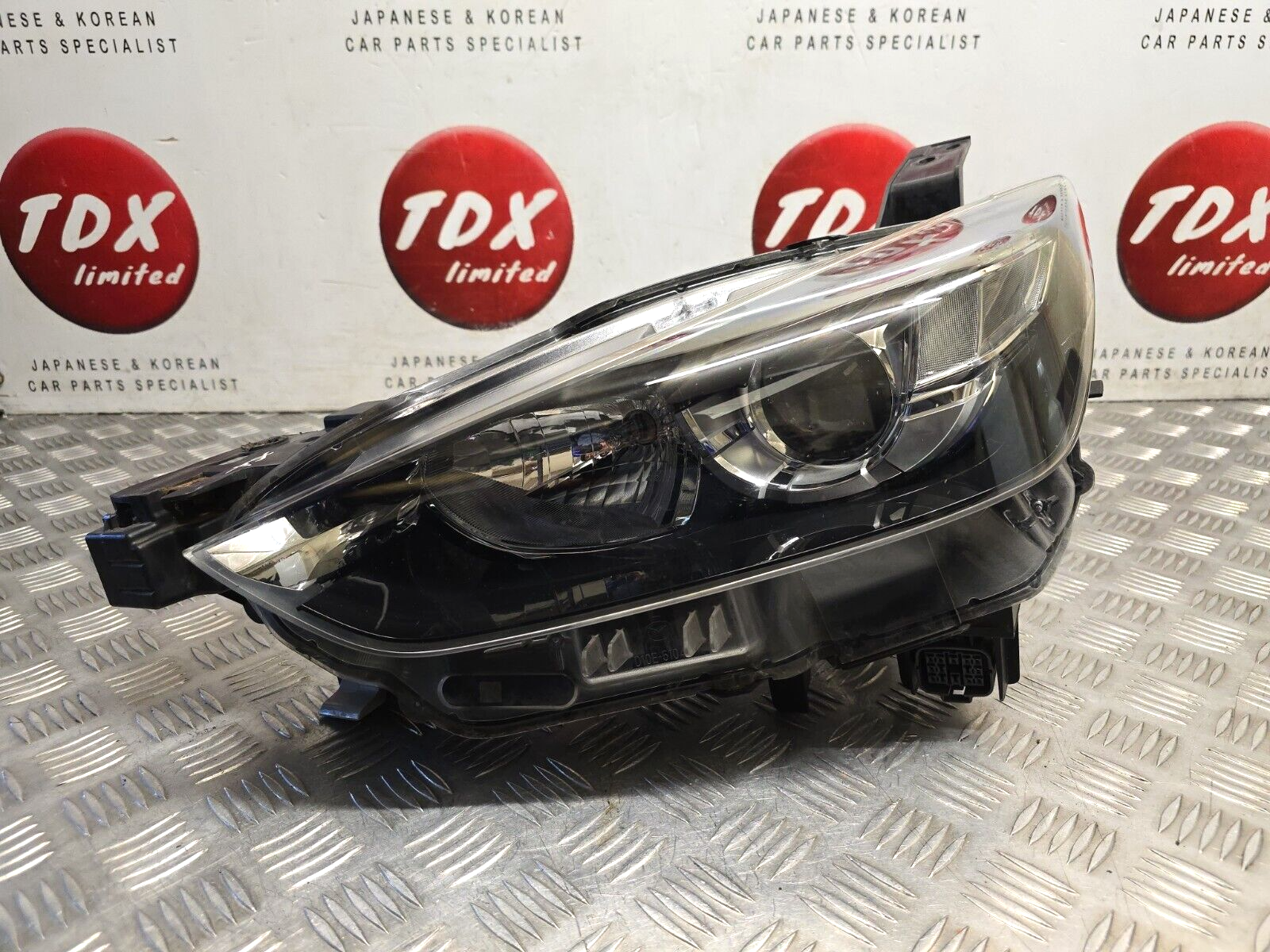 MAZDA CX-3 DK 2015-2018 GENUINE PASSENGERS FRONT HALOGEN HEADLIGHT MAZDA CX-3 DK 2015-2018 GENUINE PASSENGERS FRONT HALOGEN HEADLIGHT