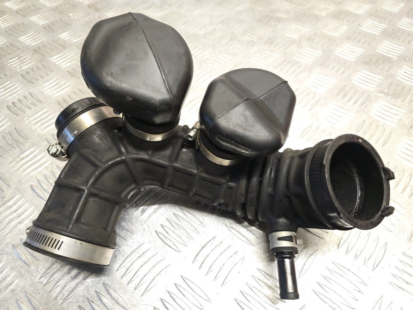 SUZUKI VITARA LY 2018-2023 1.0 PETROL GENUINE TURBO AIR INTAKE PIPE 13881-64R00