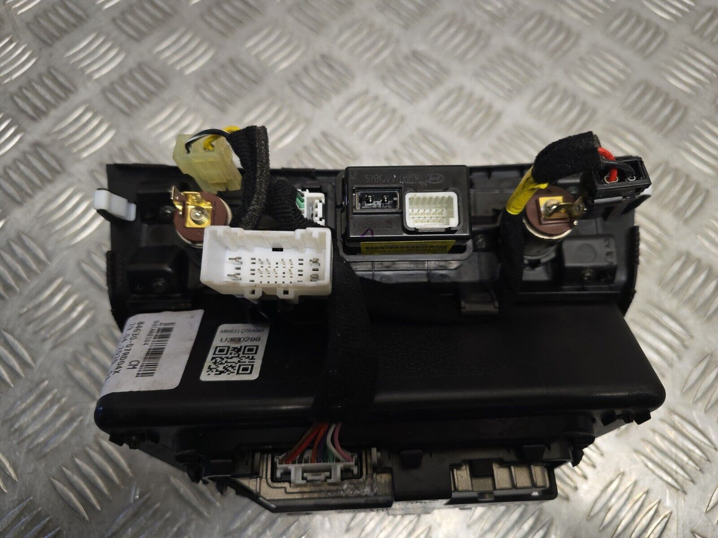 HYUNDAI TUCSON TLE MK3 2018-2020 GENUINE WIRELESS PHONE CHARGER 84630-D7RD04X