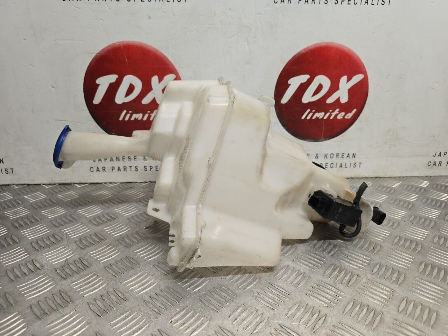 HYUNDAI I30 GD MK2 2012-2017 GENUINE WASHER BOTTLE + MOTOR PUMP 98610-A6000