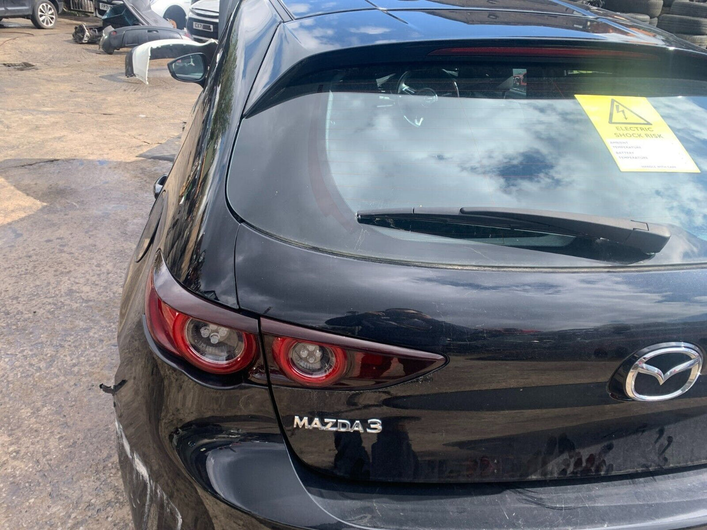 MAZDA 3 E-SKYACTIVE-G 2019-2023 GENUINE MAZDA 3 COMPLETE TAILGATE JET BLACK 41A