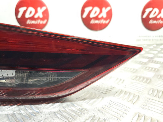 TOYOTA AVENSIS T27 SALOON 2015-2018 GENUINE PASSENGERS SIDE REAR TAILGATE LIGHT