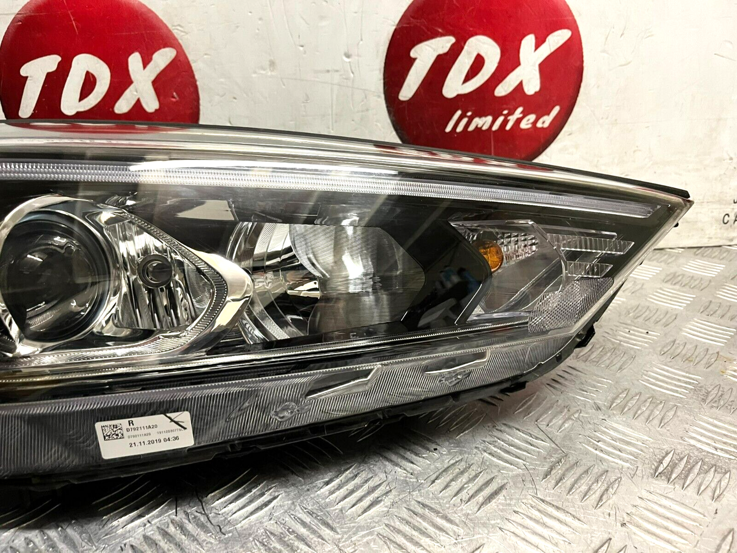 HYUNDAI TUCSON (TL/TLE) MK2 2018-2021 GENUINE DRIVER SIDE HEADLIGHT D7921-21A40