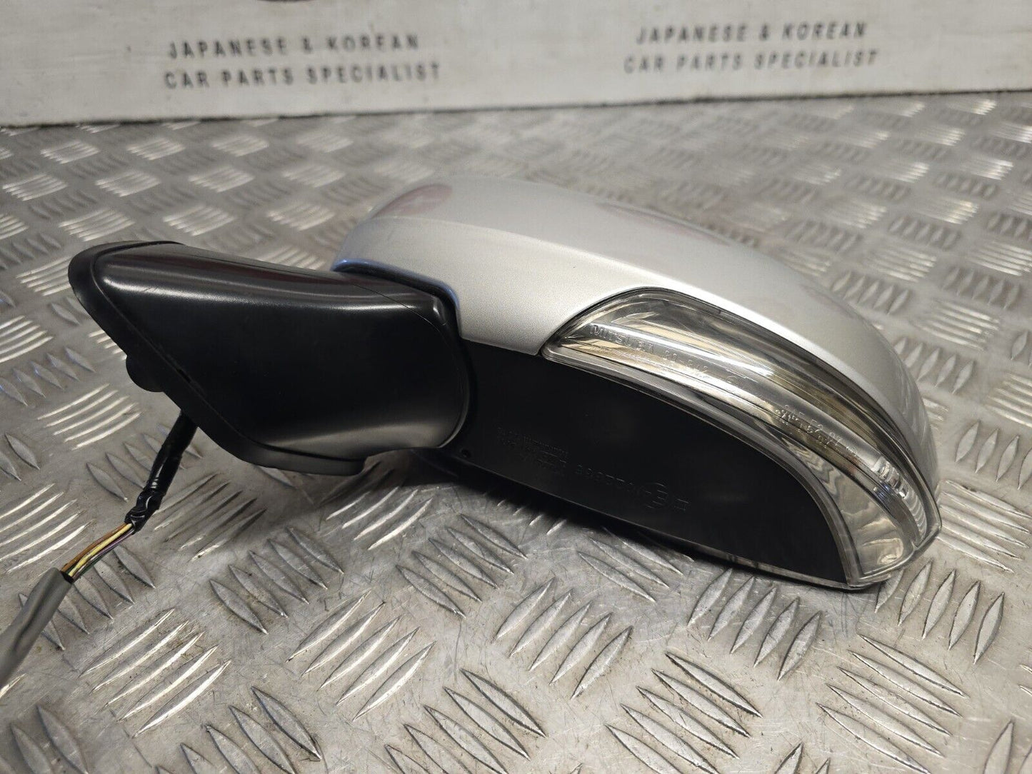 TOYOTA PRIUS MK3 2009-2015 GENUINE PASSENGERS SIDE POWER FOLD MIRROR 1F7 SILVER