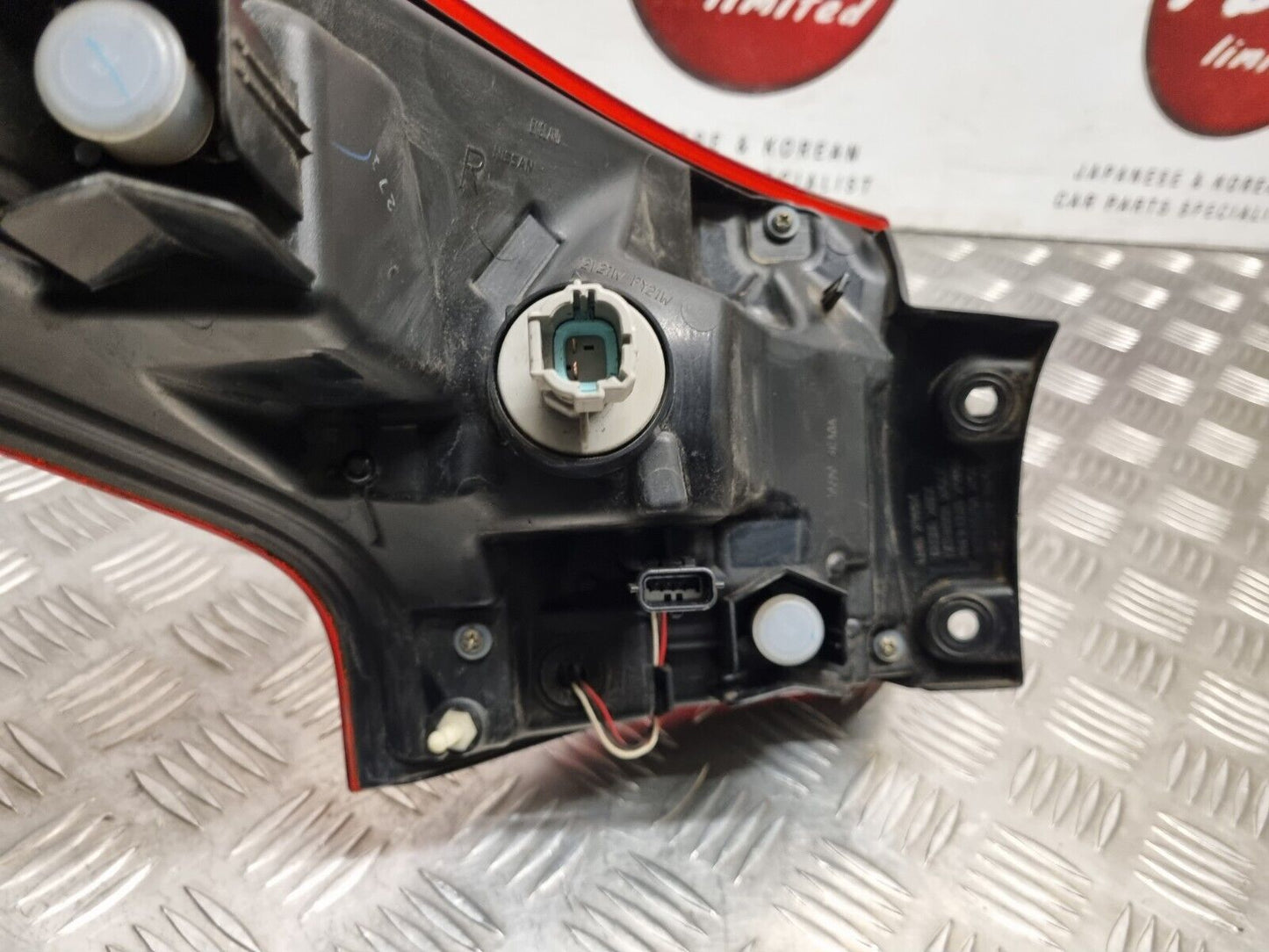 NISSAN QASHQAI J11 2014-2017 PRE-FACELIFT DRIVERS SIDE REAR BODY LED BRAKE LIGHT
