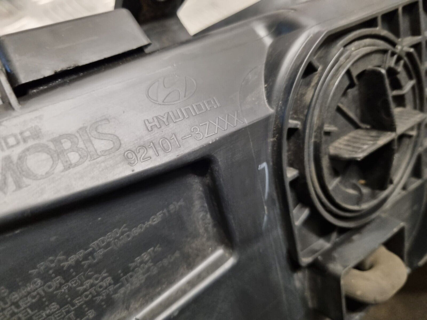 HYUNDAI I40 2015-2019 FACELIFT GENUINE PASSENGER FRONT HALOGEN LED DRL HEADLIGHT