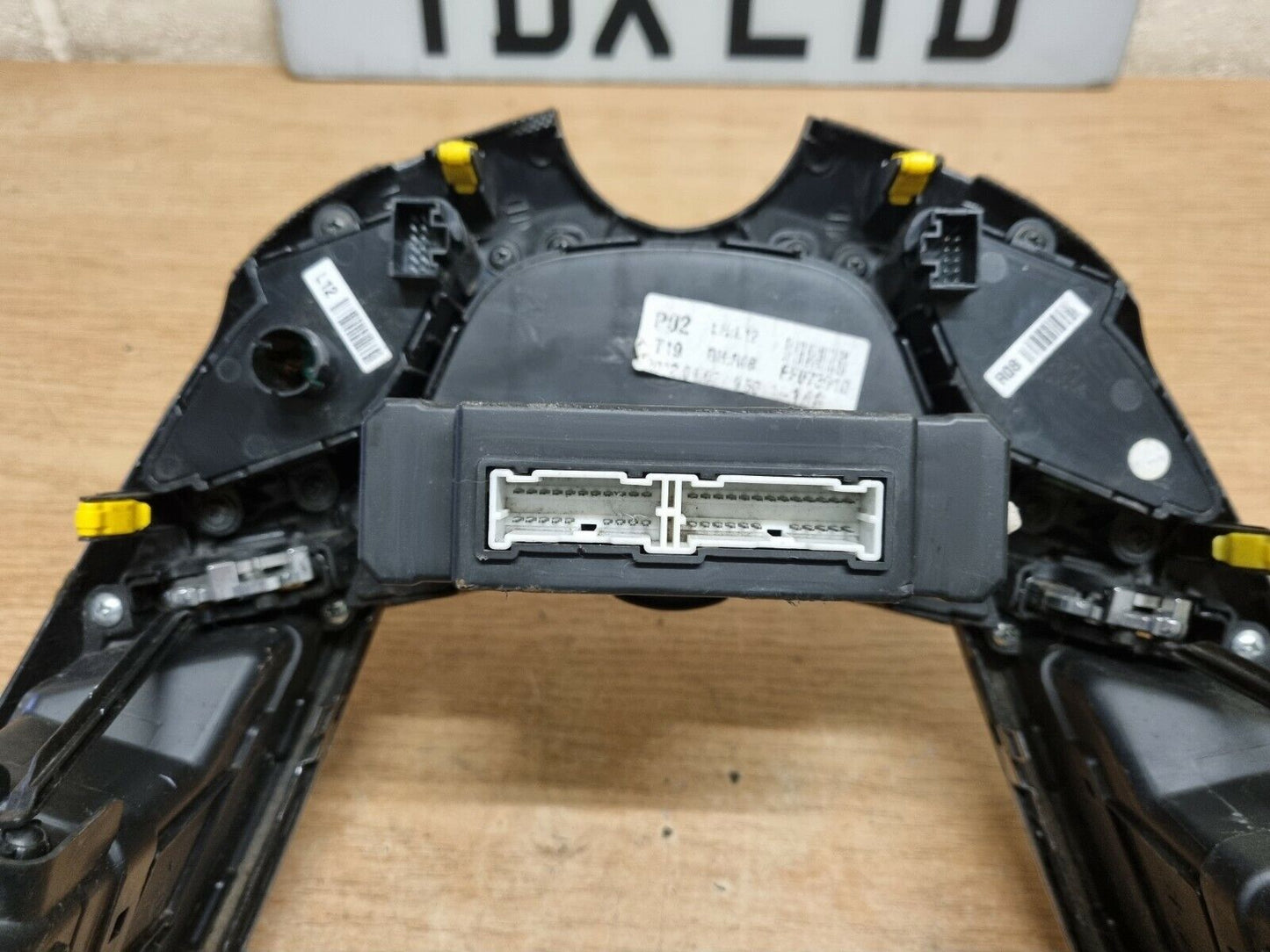 Hyundai Veloster (FS) Heater AC Climate Controls Air Vents 2012-2017 97250-2V220