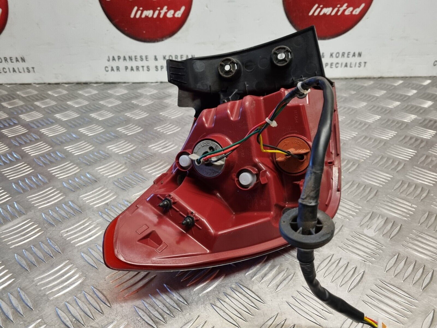 KIA RIO (YB) MK4 2017-2023 GENUINE DRIVERS SIDE REAR BODY BRAKE LIGHT 92402-H8