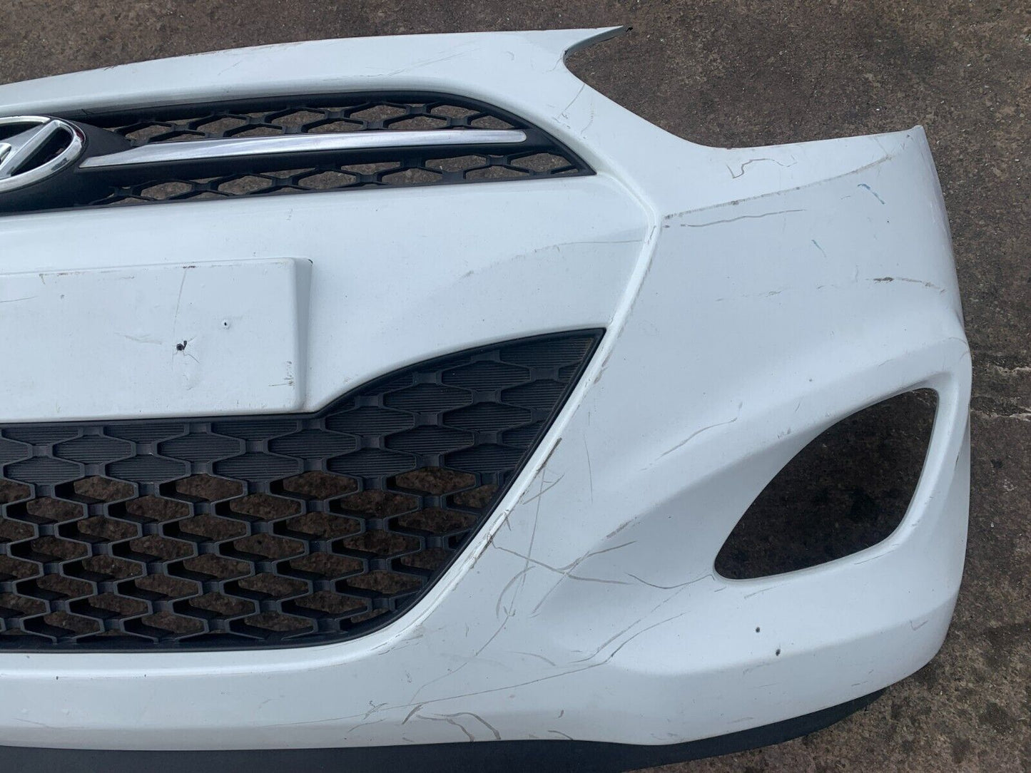 HYUNDAI I10 2011-2015 GENUINE FRONT BUMPER WHITE COLLECTION