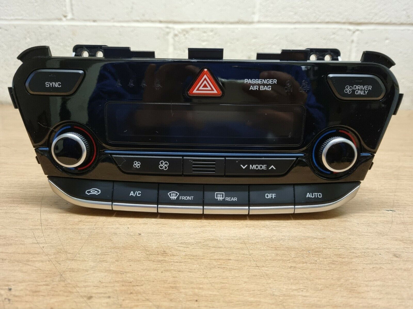 Hyundai Ioniq Genuine Heater AC Climate Controls Panel 2017-2020 97250-G2750MBI