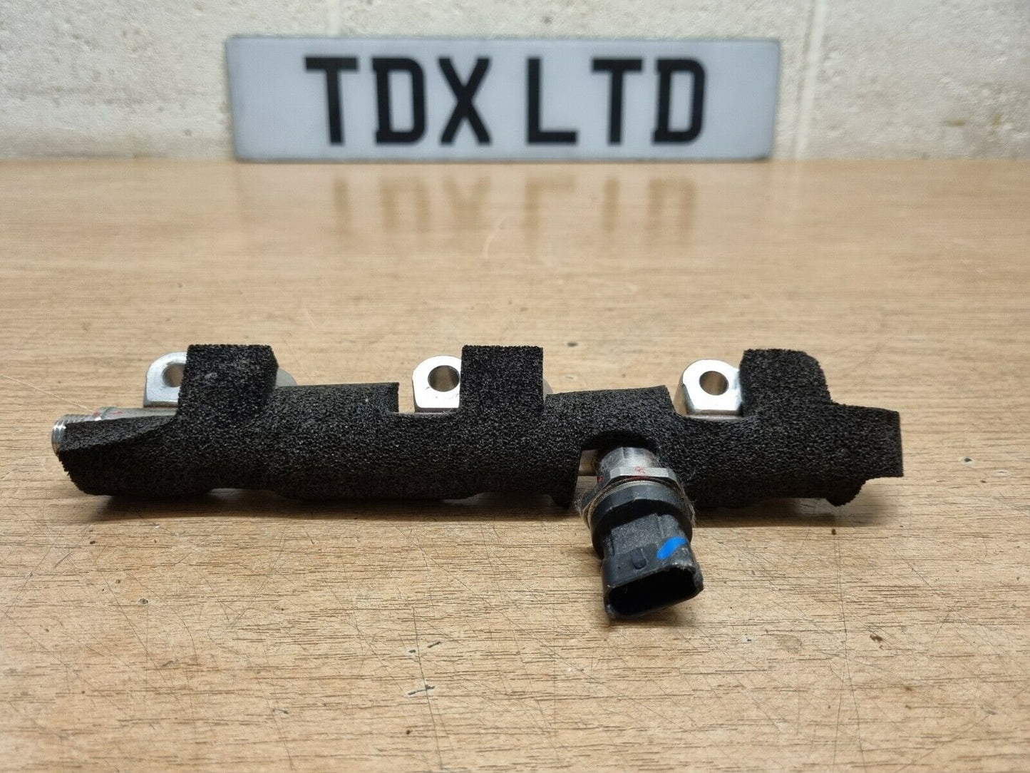 Suzuki Swift 1.0 Petrol Genuine Fuel Injection Rail + Pressure Sensor 2018-2021