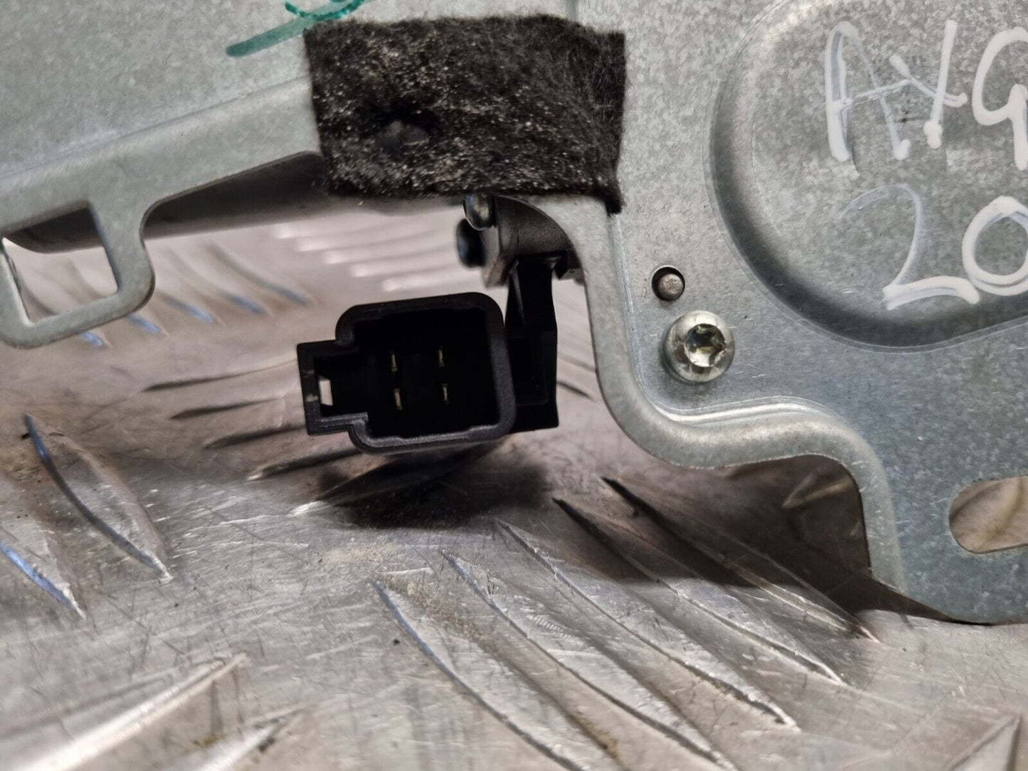 TOYOTA AYGO MK2 2014-2021 GENUINE REAR WINDSCREEN WIPER MOTOR