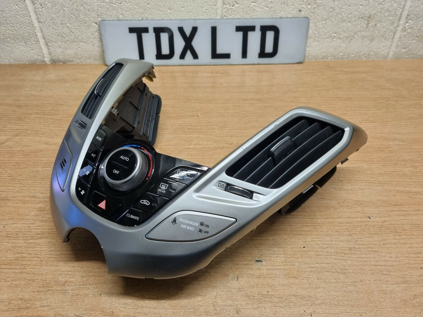 Hyundai Veloster (FS) Heater AC Climate Controls Air Vents 2012-2017 97250-2V220