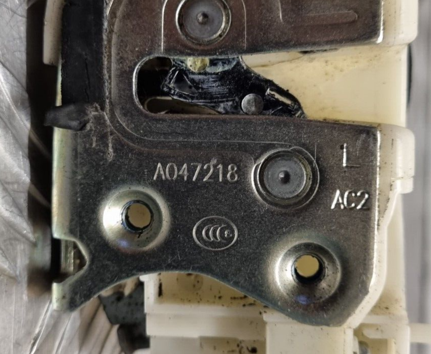 MITSUBISHI OUTLANDER MK3 2013-2019 GENUINE PASSENGERS SIDE REAR DOOR LOCK MECH