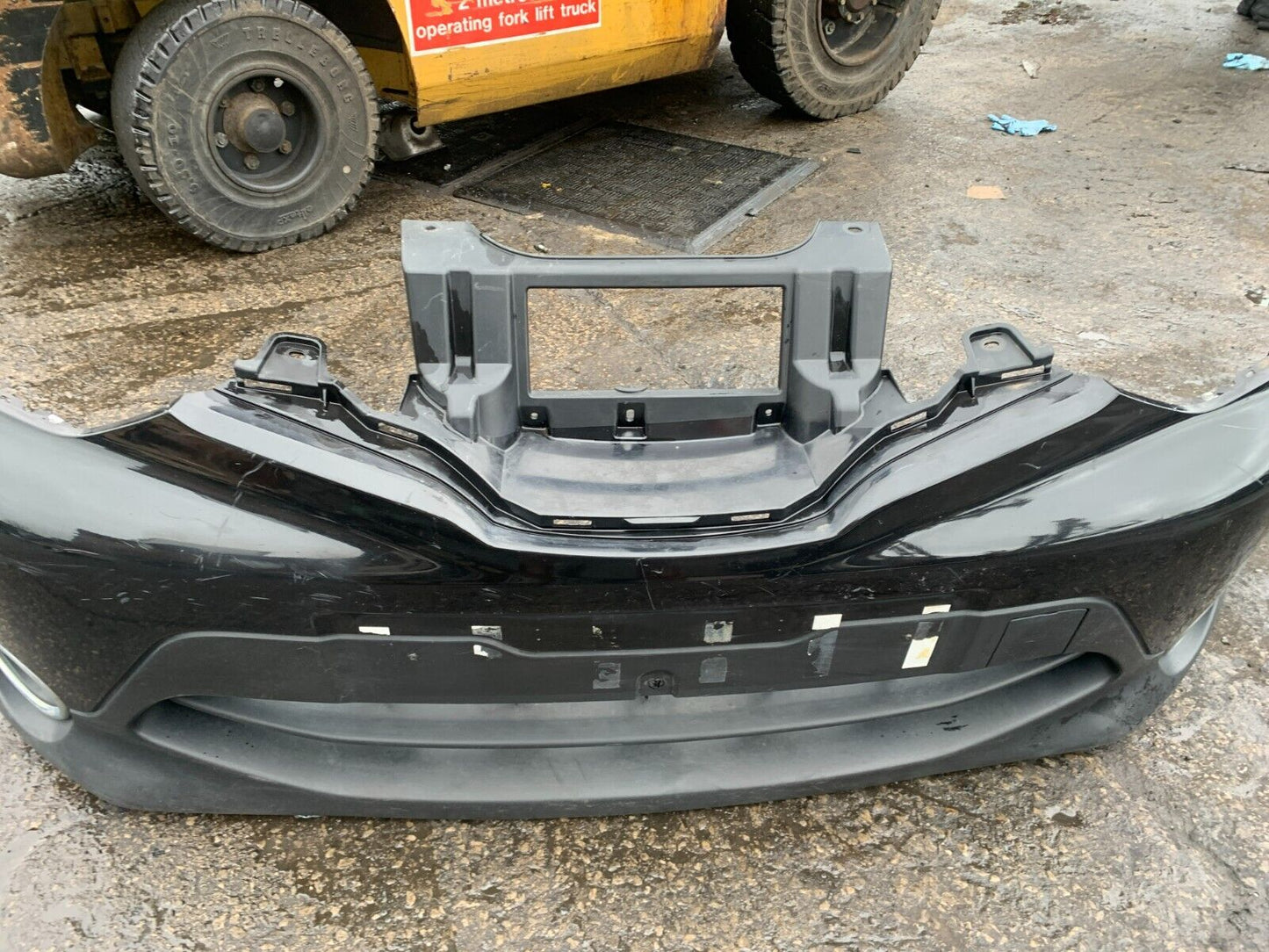 NISSAN QASHQAI J11 2014-2018 PRE-FACELIFT GENUINE FRONT BUMPER IN BLACK