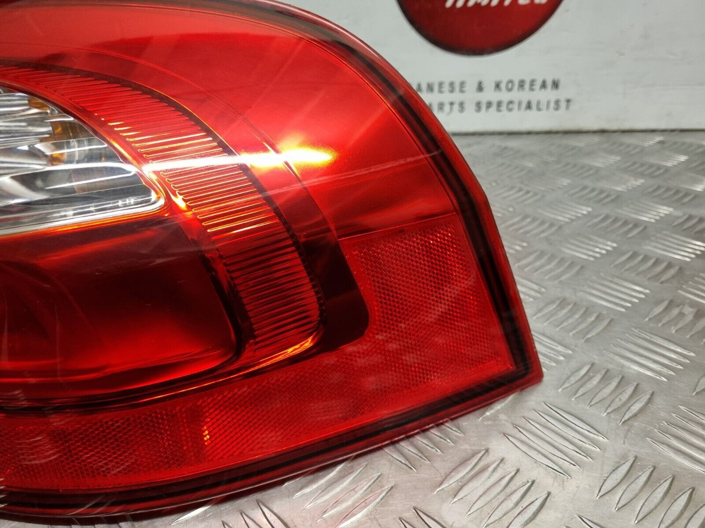 KIA RIO (UB) MK3 2011-2017 GENUINE DRIVERS SIDE REAR OUTER BRAKE LIGHT 92402-1W2