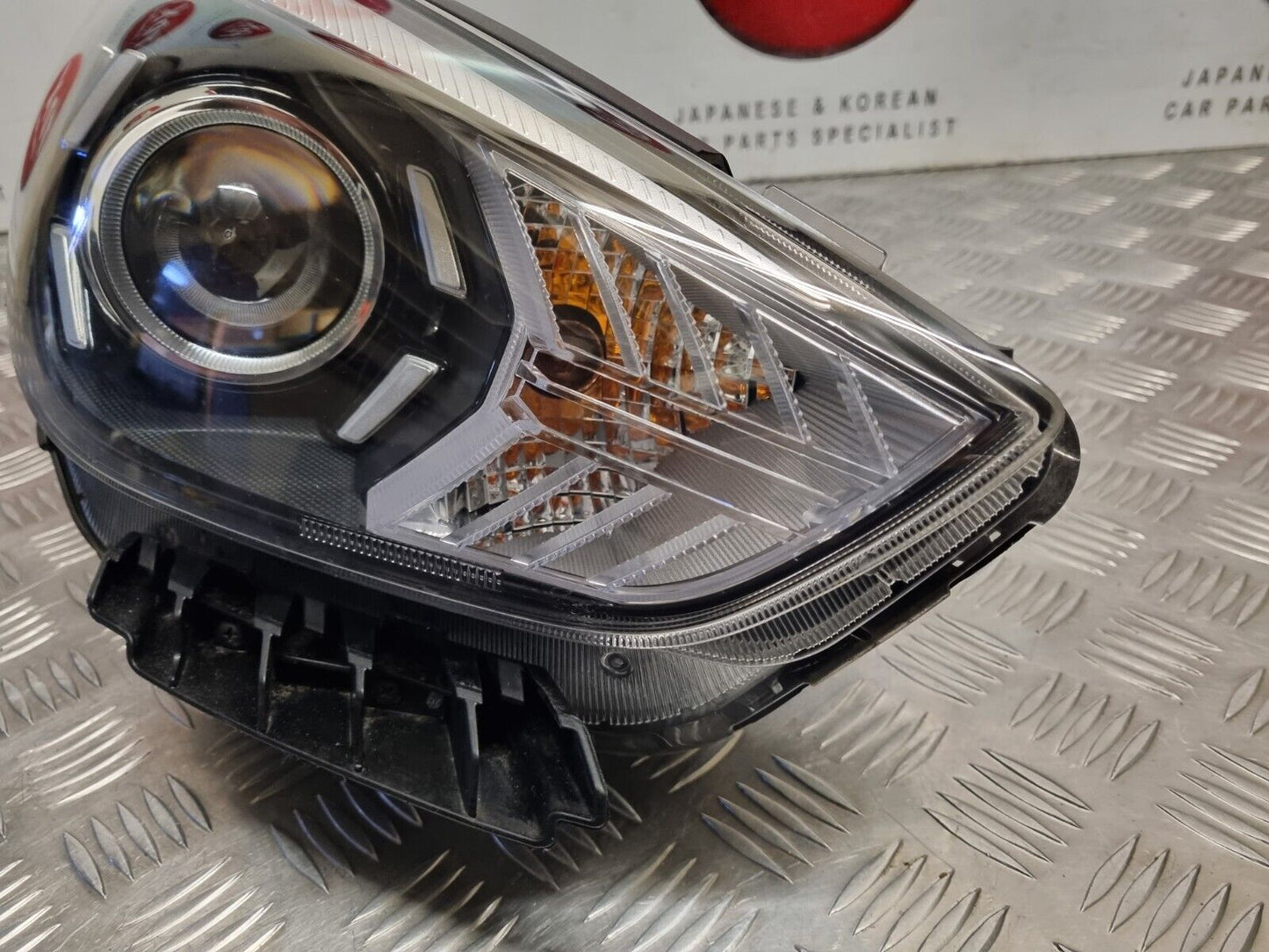 KIA NIRO (DE) 2019-2022 GENUINE DRIVER SIDE FRONT HALOGEN HEADLIGHT 92102-G5
