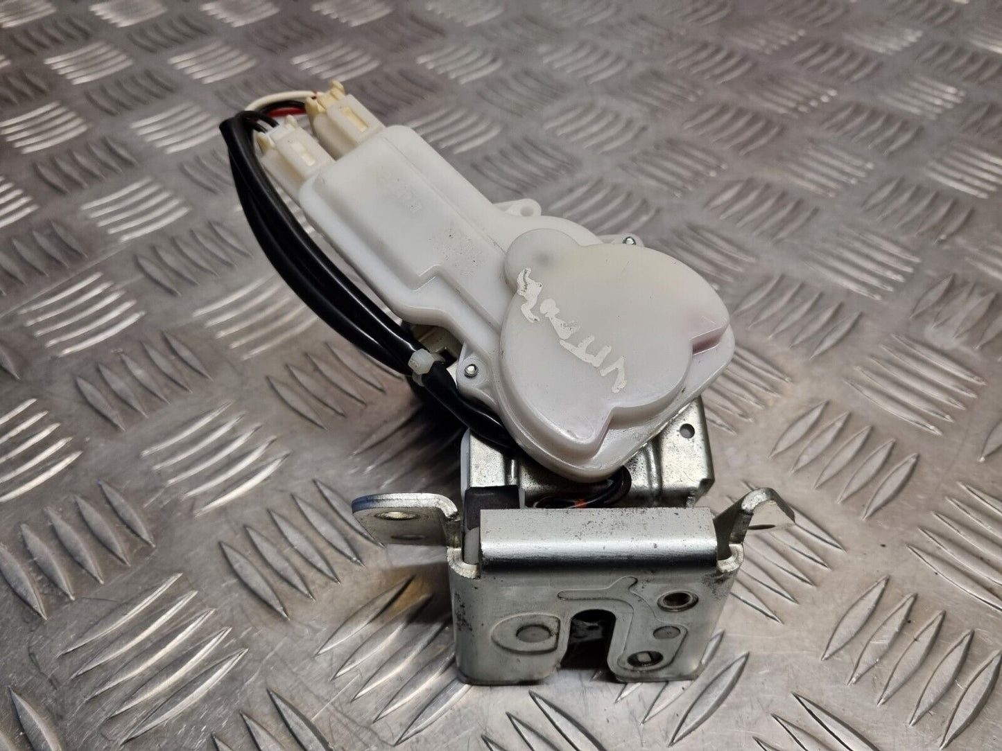 SUZUKI VITARA (LY) MK4 2015-2019 GENUINE REAR BOOT LOCK LATCH CATCH B6765