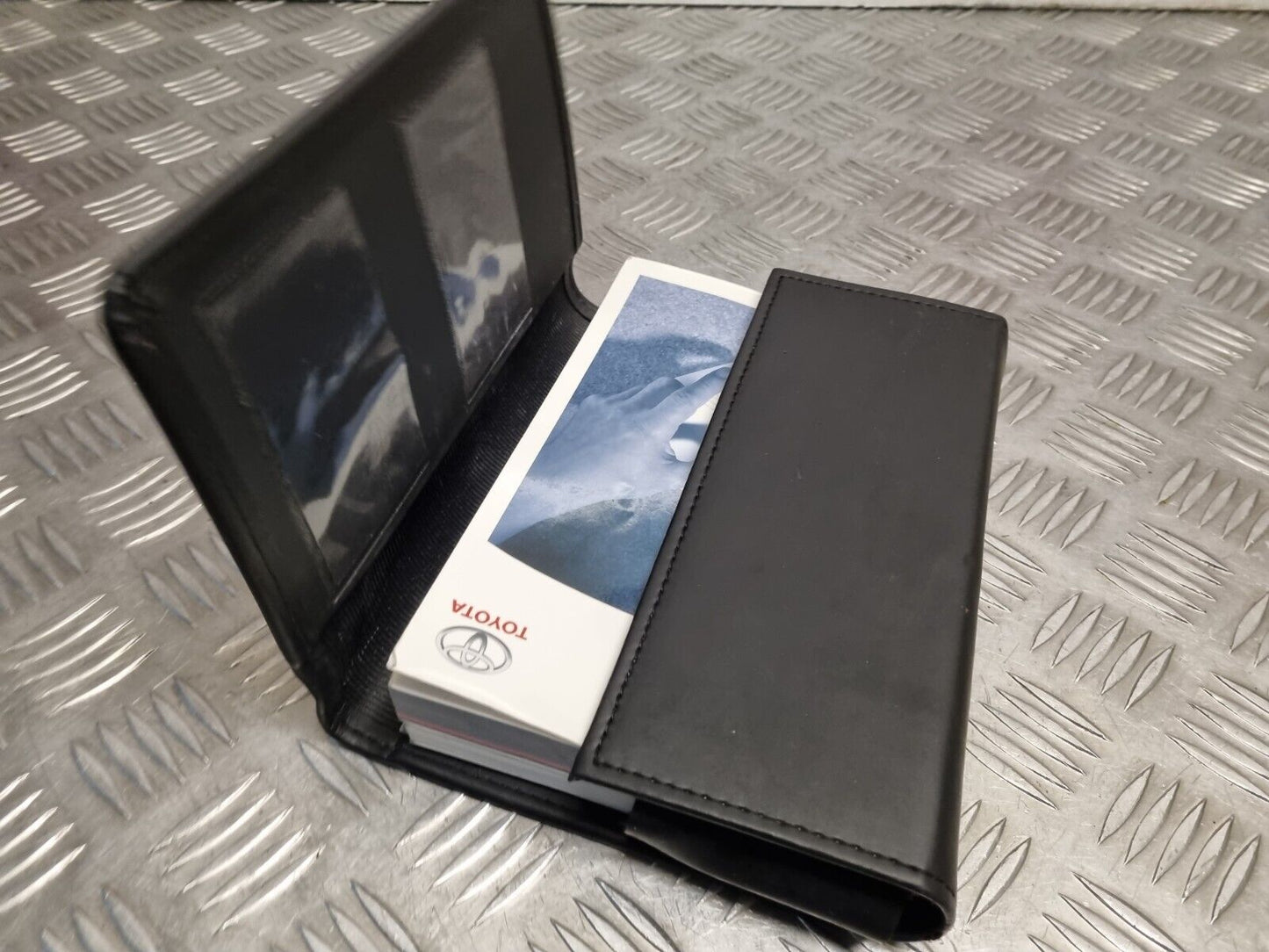 TOYOTA AURIS HYBRID 2010-2012 GENUINE OWNERS MANUAL HANDBOOK PACK WALLET BOOK