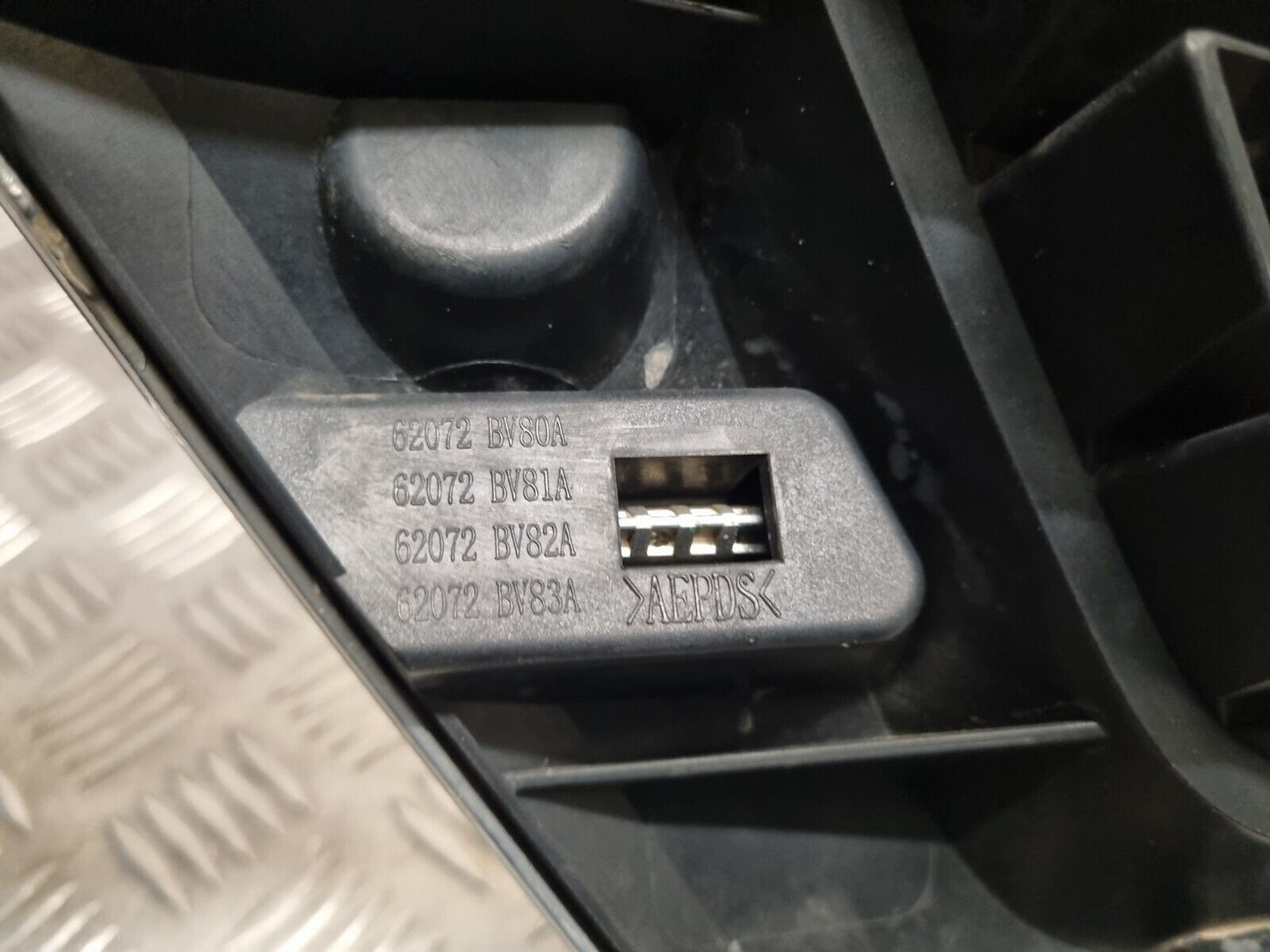 NISSAN JUKE 2014-2019 F15 FACELIFT GENUINE FRONT BUMPER CHROME NON-CAMERA GRILLE